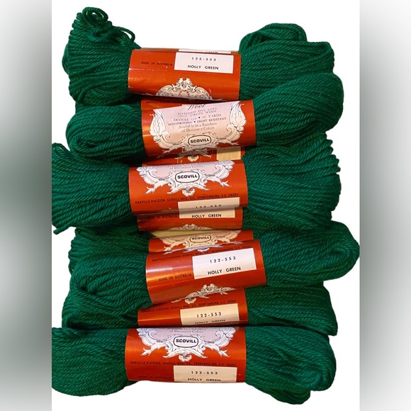 Holly Green VTG NOS Scovill Dritz Luxury 100% Virgin Wool Needlepoint 40 yds - Picture 4 of 5